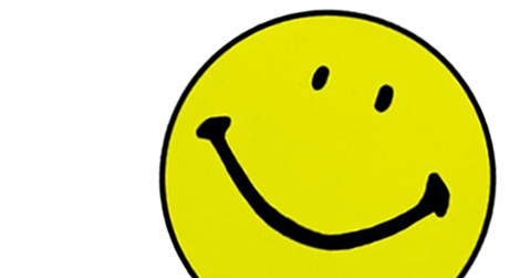 Оригинальное улыбающееся лицо Харви Болла (фото: The World Smiley Foundation)   В фильме Роберта Земекиса 1994 года Форрест Гамп врывается в учебники истории, когда бежит по всей стране