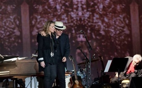 Элвис Костелло с женой Дианой Кралл на фестивале джазового фестиваля в Монреале