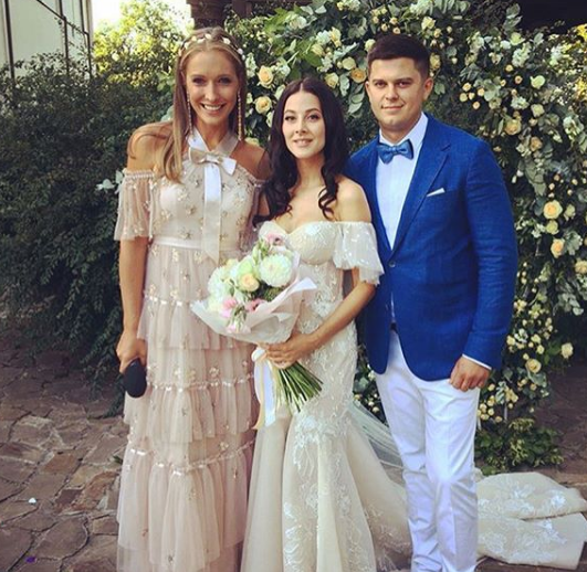 В День Независимости Украины 24 августа солистка группы ВИА Гра   Анастасия Кожевникова   вышла замуж