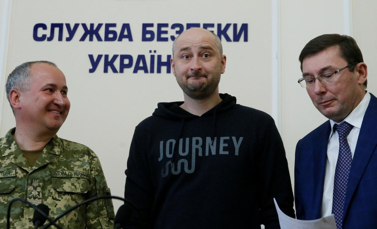 С Стельмашенко, который был подозреваемым по делу о покушении на журналиста Аркадия Бабченко, сняли обвинения в терроризме и освободили из-под стражи